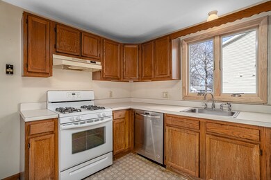 6 Catalpa Cir, Worcester, MA 01603 - photo 2