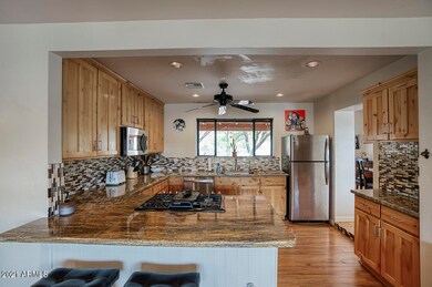 1526 E Griswold Rd, Phoenix, AZ 85020 - photo 6