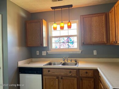 6926 Arbor Creek Dr unit 82, Louisville, KY 40228 - photo 7