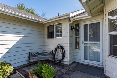 2156 SW 28th St, Redmond, OR 97756 - photo 3