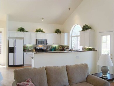 1040 Baylor 8 Kitchen