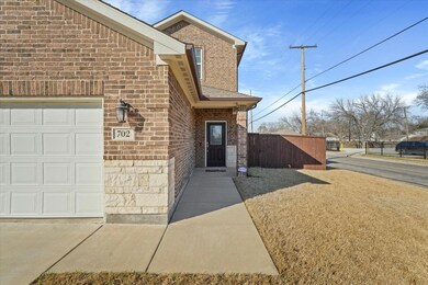 702 W Church St, Grand Prairie, TX 75050 - photo 2