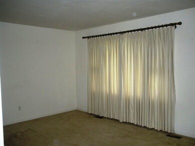 325 Lakewood Dr, Jacksonville, NC 28546 - photo 2