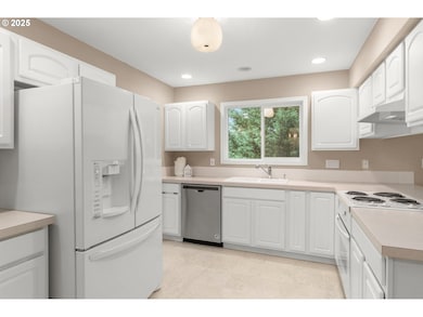 7327 SW Kelsi Ct, Portland, OR 97223 - photo 6