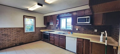 2453 E Shore Dr, Green Bay, WI 54302 - photo 7