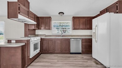 598 Dundee Rd, Ringling, OK 73456 - photo 6