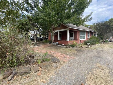 404 W Elm St, Whitewright, TX 75491 - photo 4