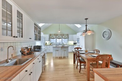 33 Cardinal Rd Middletown NJ-large-020-1