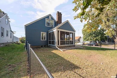 537 W Hayes St, Davenport, IA 52803 - photo 4