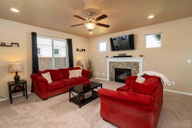 20574 Goldenrod Ln, Bend, OR 97702 - photo 4