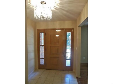 Entry/Foyer.