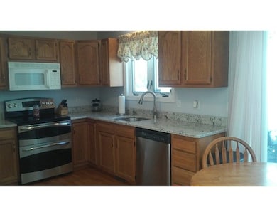 8 Arthur Cir, Plymouth, MA 02360 - photo 2