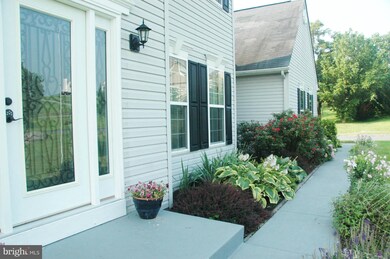 458 Pinnacle Dr, Bunker Hill, WV 25413 - photo 4