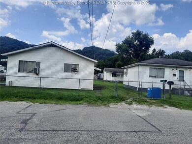 4809 1/2 Church Dr, Charleston, WV 25306 - photo 4