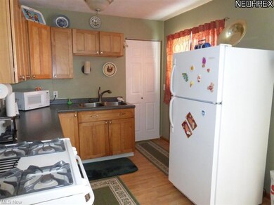 823 Robinhood Dr, Aurora, OH 44202 - photo 4