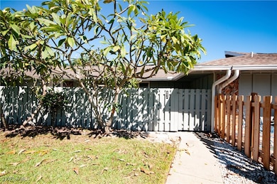 4261 Island Cir unit 6, Fort Myers, FL 33919 - photo 4