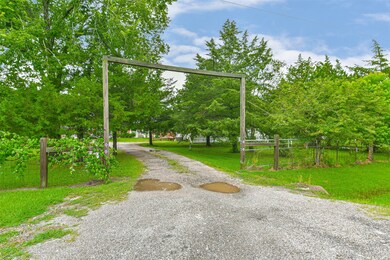 1607 Bunyard Rd, Alvin, TX 77511 - photo 2