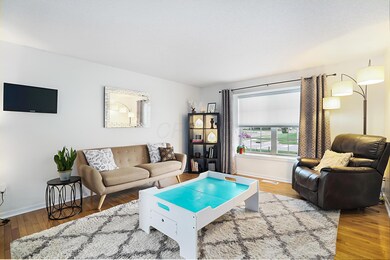 Living room , hardwoodflooring
