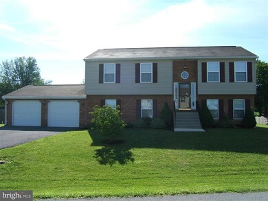 15280 Cobble Dr, Greencastle, PA 17225 - photo 2