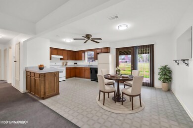 317-meadowood-cir_campromedia_008 - Kitc