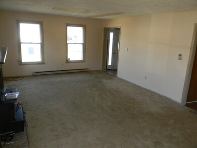 237 Claremont Ave, Tamaqua, PA 18252 - photo 4