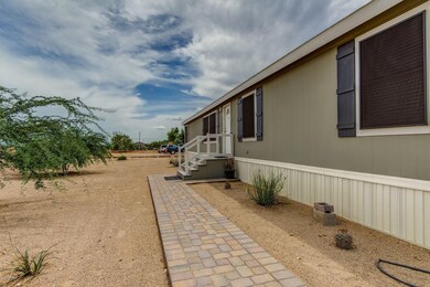 paver walk way to front