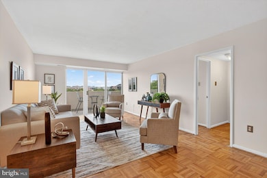 Town Square Towers unit 716, Washington, DC 20024 - photo 3