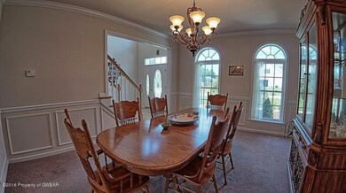 1041 Manor Dr, Mountain Top, PA 18707 - photo 7