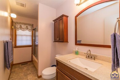 144 SW 40th Terrace, Topeka, KS 66609 - photo 6