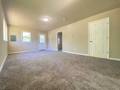 1247 E 35th St, Des Moines, IA 50317 - photo 4