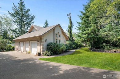 121 E Sterling Dr, Allyn, WA 98524 - photo 2