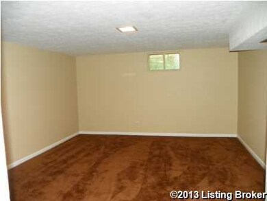 5807 Holly Oak Ct, Louisville, KY 40291 - photo 7