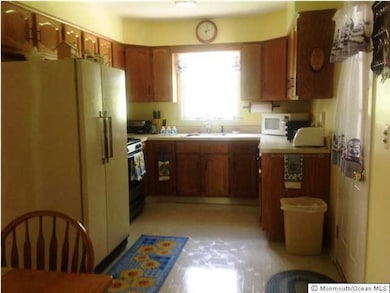 144 Castleton Dr, Toms River, NJ 08757 - photo 6