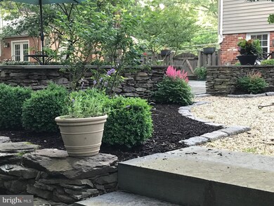 913 Waynewood Blvd, Alexandria, VA 22308 - photo 4