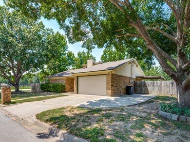 816 Lee Ct, Azle, TX 76020 - photo 2