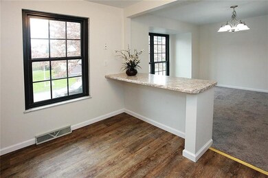This counter has space to eat in the Kitchen or en