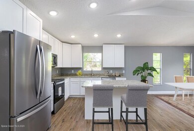 Kitchen & Dining
