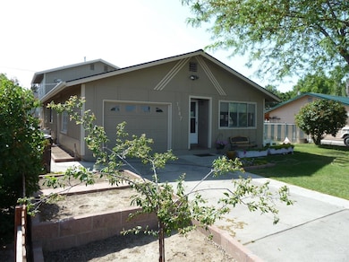 1147 NW 8th St, Redmond, OR 97756 - photo 2