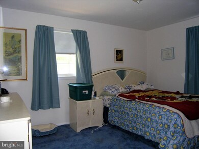 8329 Stockade Dr, Alexandria, VA 22308 - photo 4