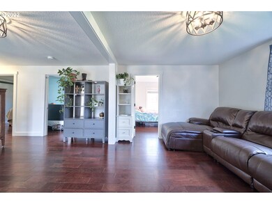 1407 E 10th St, Newberg, OR 97132 - photo 6