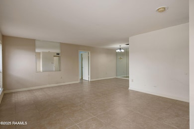 4-web-or-mls-701 S College 118-4