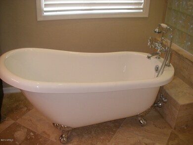 Clawfoot tub