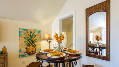 7-1025WHITEHEADunitA-16x9-dining