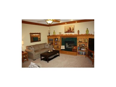 9322 Tomashaw Ln, Lenexa, KS 66219 - photo 5