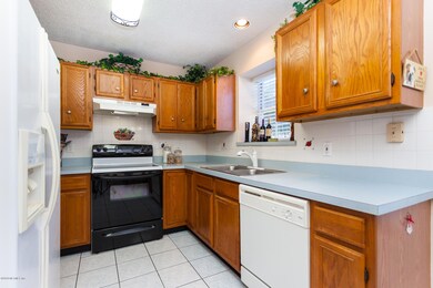 7820 Duckwood Ln, Jacksonville, FL 32210 - photo 5