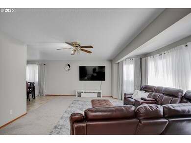 1615 E Briar Ct, Newberg, OR 97132 - photo 5