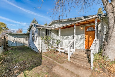 620 S Royal Ave, Eagle Point, OR 97524 - photo 4