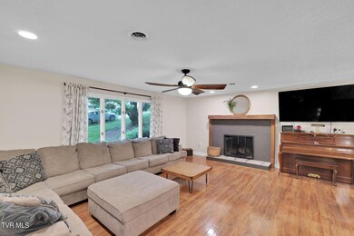 13-web-or-mls-15135-litton-rd