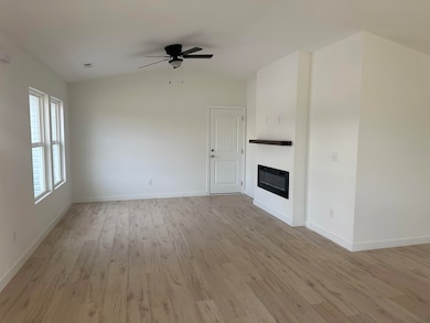 8110 5th St, Boiling Springs, SC 29316 - photo 2