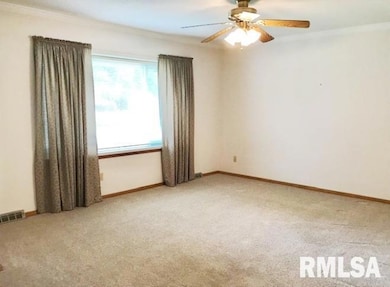 2115 W 38th Place, Davenport, IA 52806 - photo 3